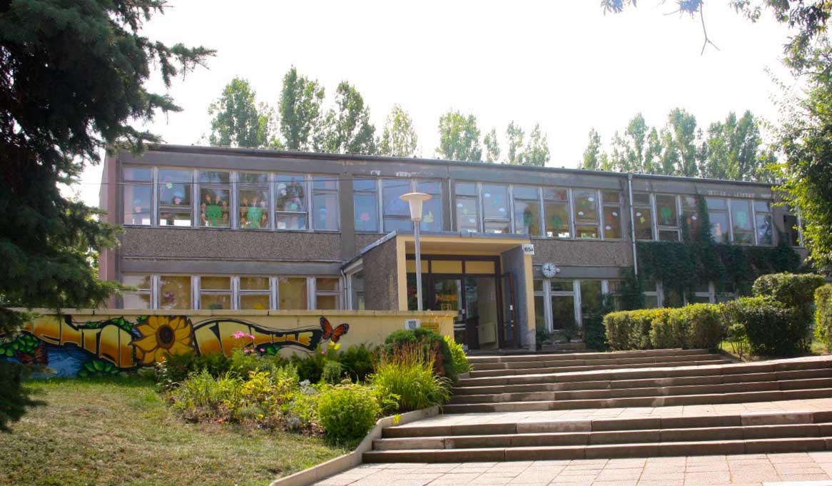 Meine Schule (damals: W.I. Lenin POS, heute Saalbachtal-Schule im Grünen). Bild: copy Grundschule 